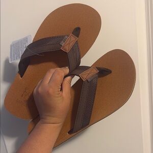 Kuailu Brown Flip Flops NEW Size 9